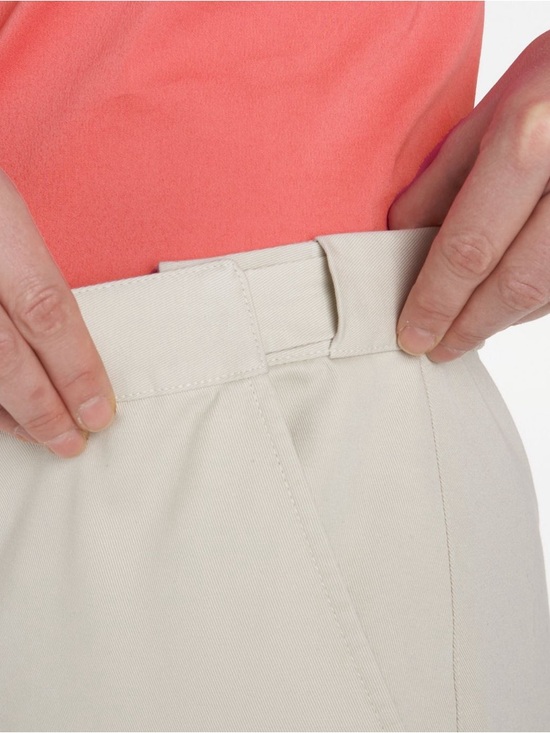 L.L Bean Wrinkle-Free Bayside Shorts, Ultra High-Rise Hidden Comfort Waist 9" - Picture 4 of 10